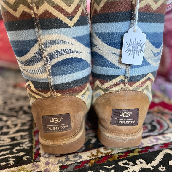 Pendleton Uggs - size 7.5 - Picture 4 of 5